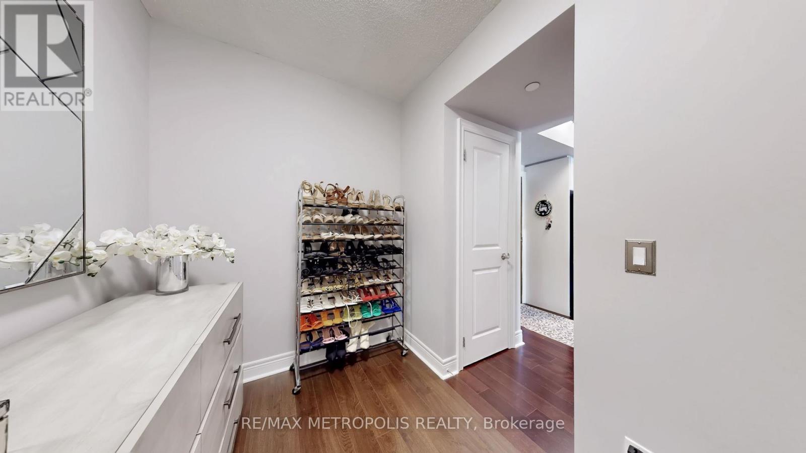 #228 701 SHEPPARD AVENUE W - 22