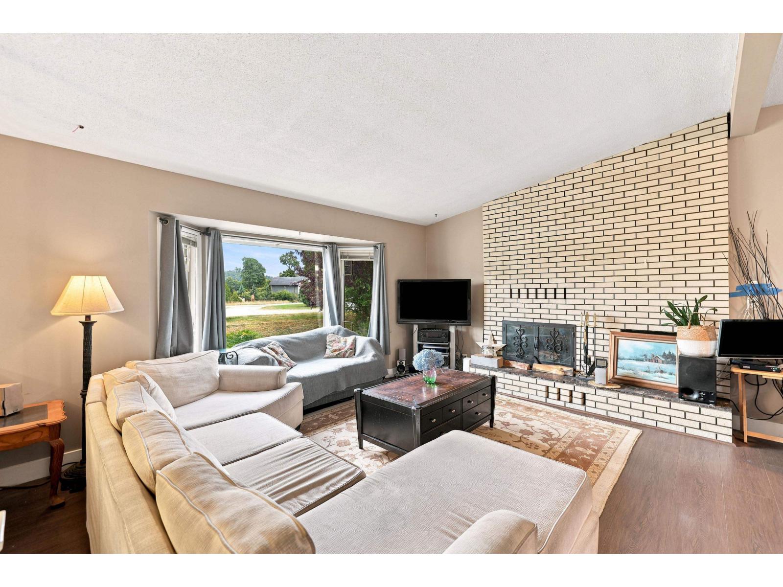 6 Bed, 2 Bath House for Sale in Chilliwack – 10425 YOUNG ROAD, Fairfield Island, Chilliwack – MLS# R3152198 - Image 3