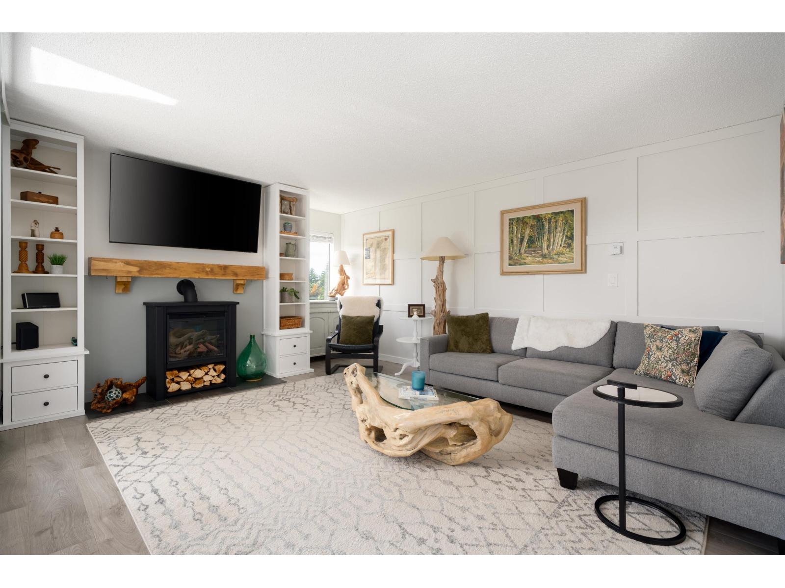 2 Bed, 2 Bath Apartment for Sale in Surrey – 309 1740 SOUTHMERE CRESCENT, Surrey – MLS# R3152214 - Image 4