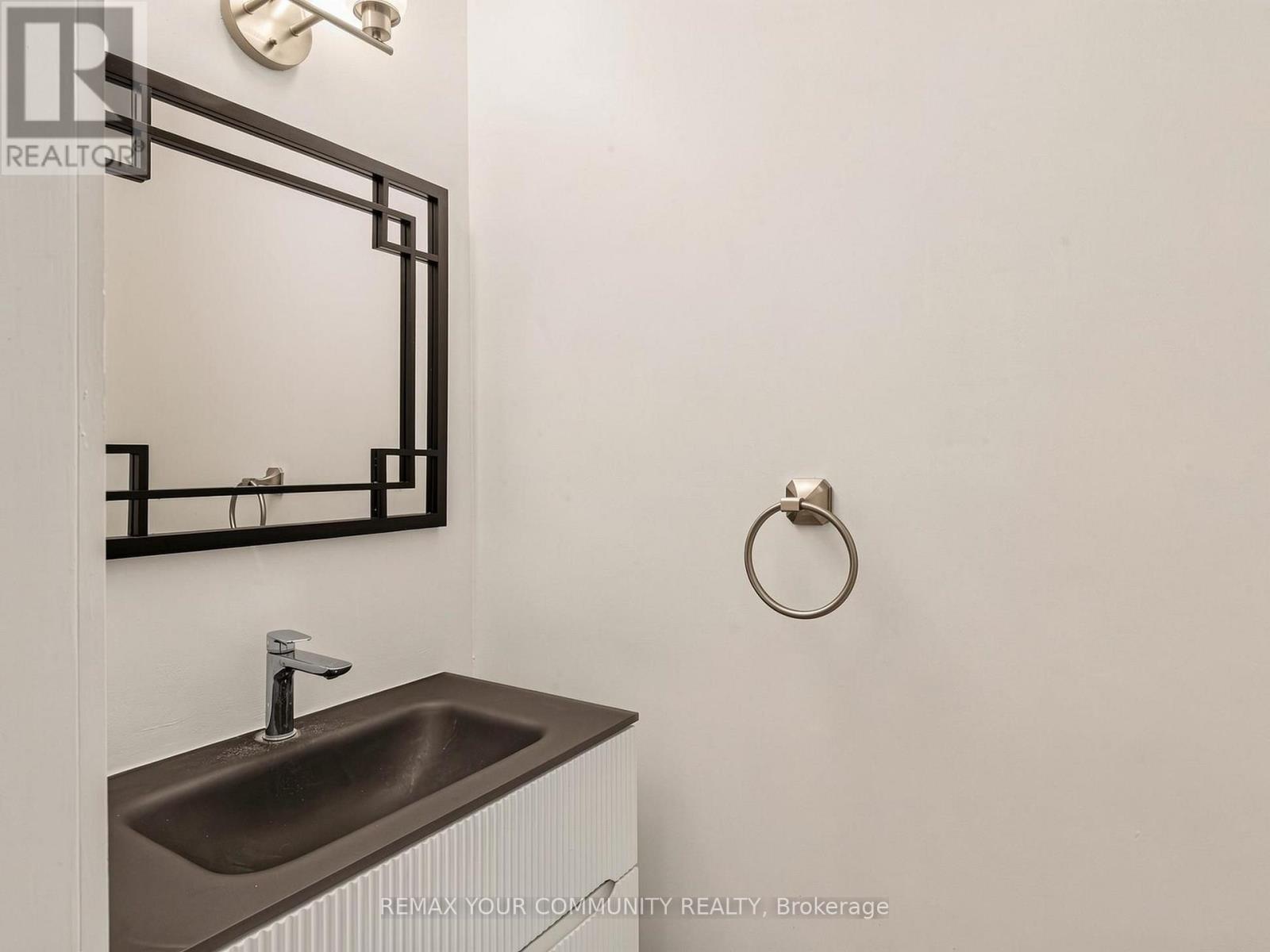 75 ST. ANDREWS COURT - 14