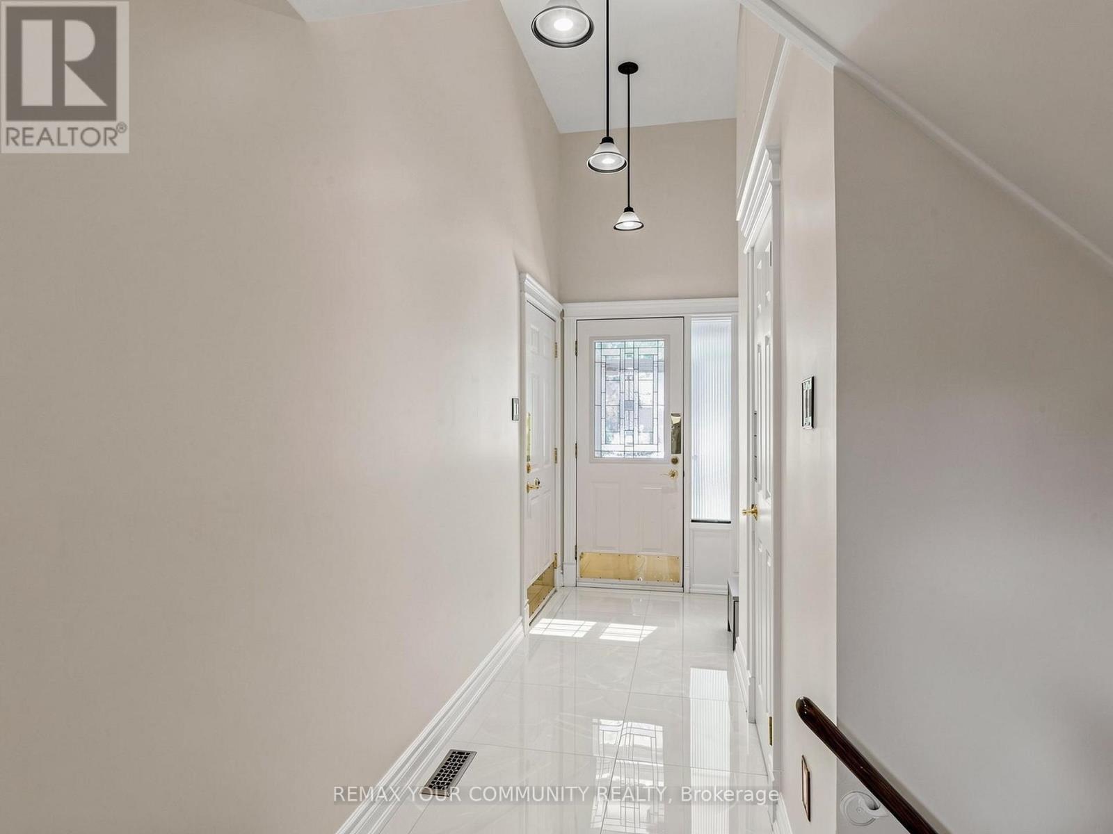 75 ST. ANDREWS COURT - 16