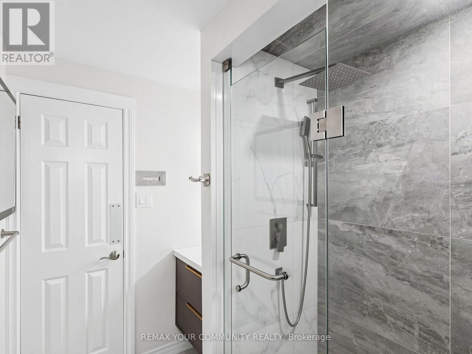 75 ST. ANDREWS COURT - 27