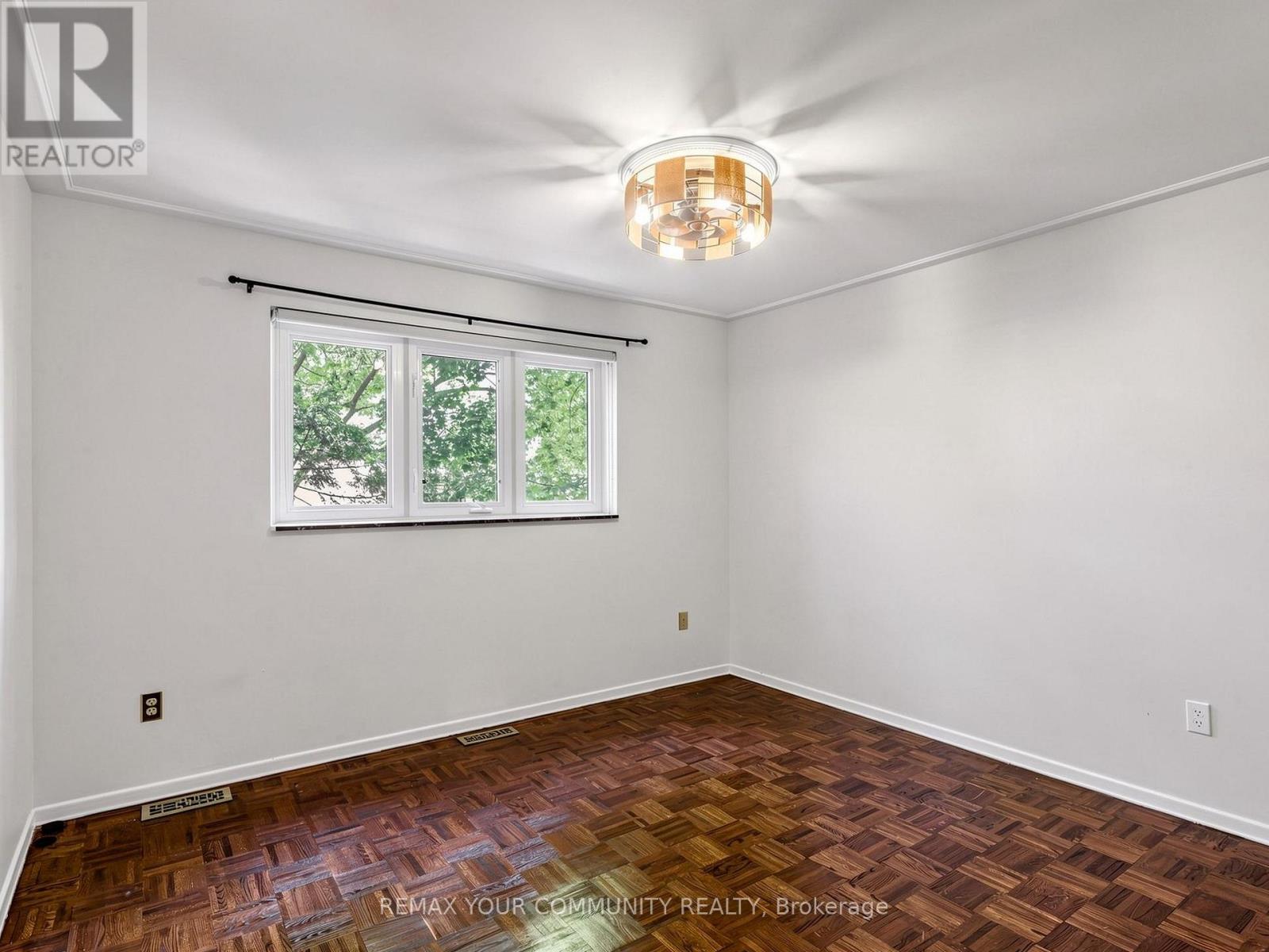 75 ST. ANDREWS COURT - 31
