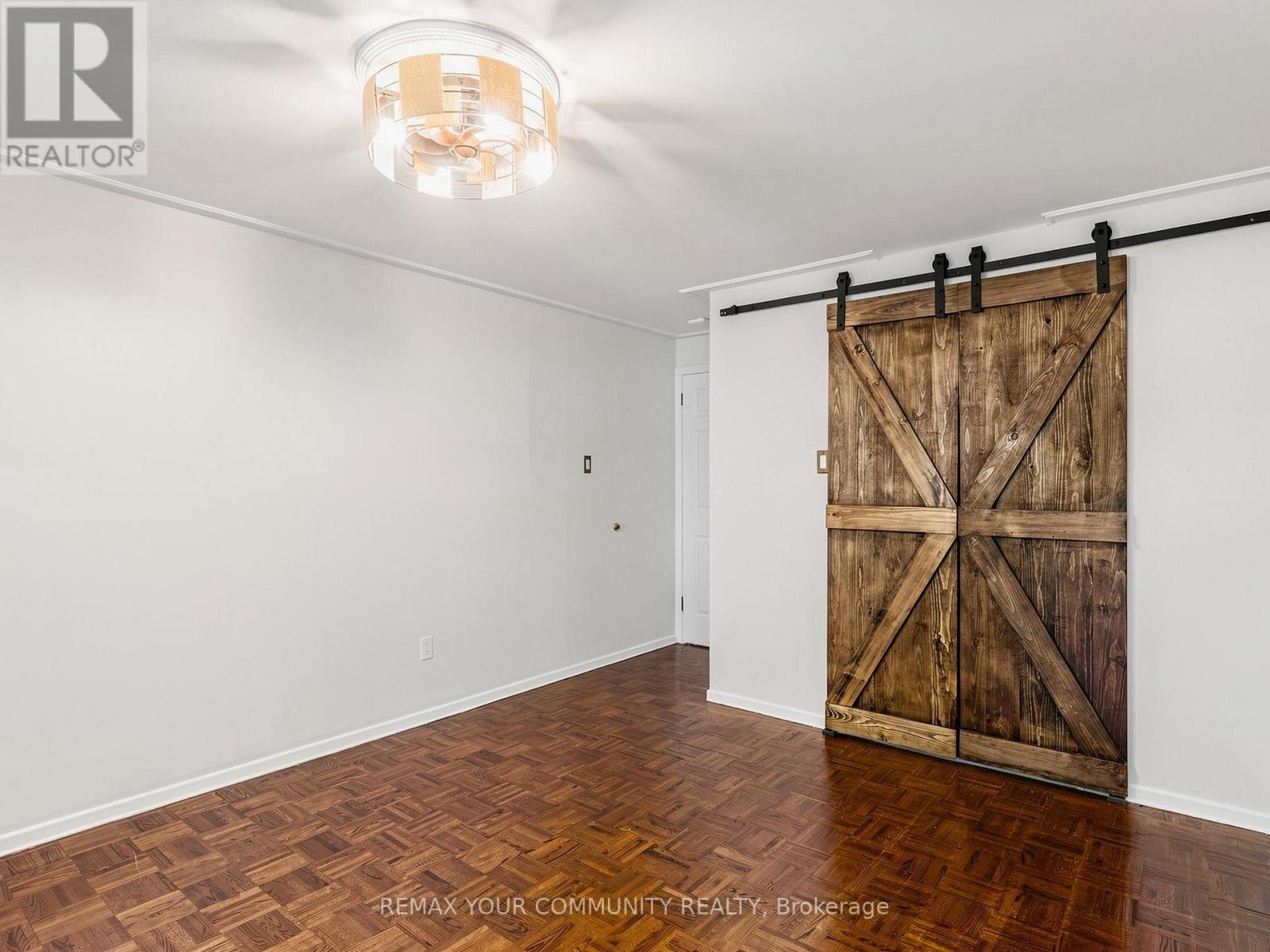 75 ST. ANDREWS COURT - 32
