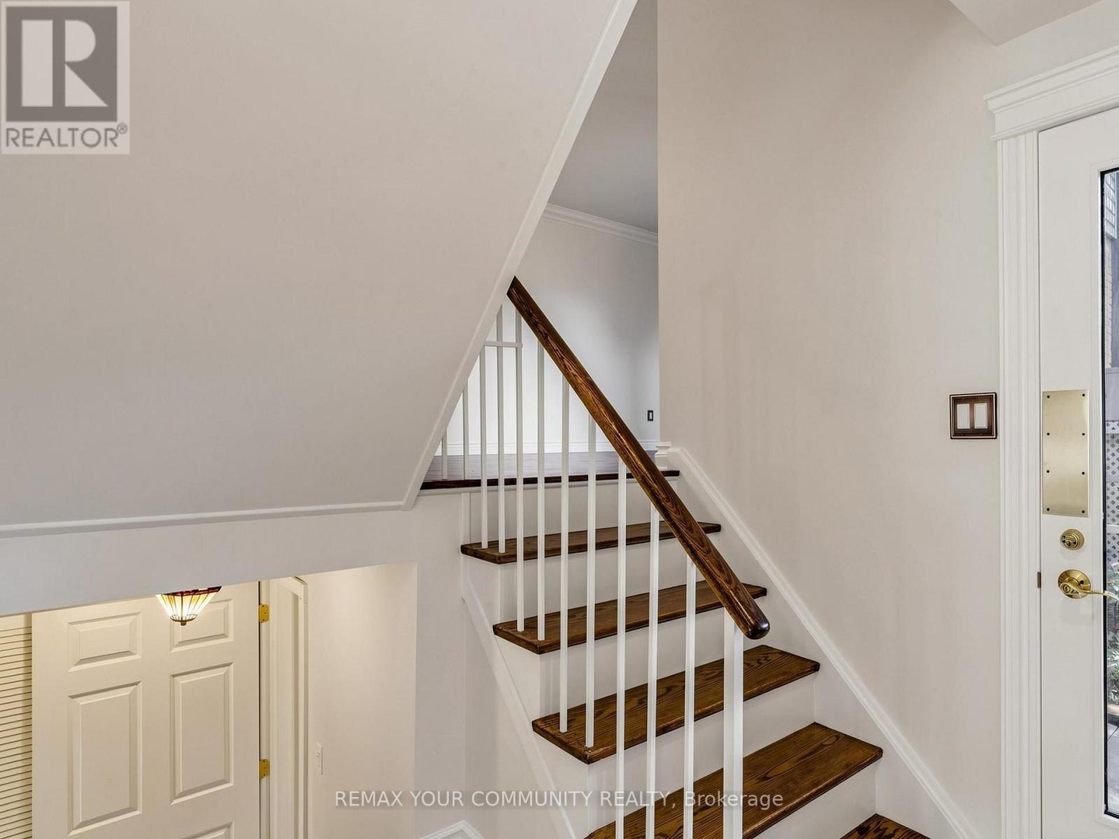 75 ST. ANDREWS COURT - 34
