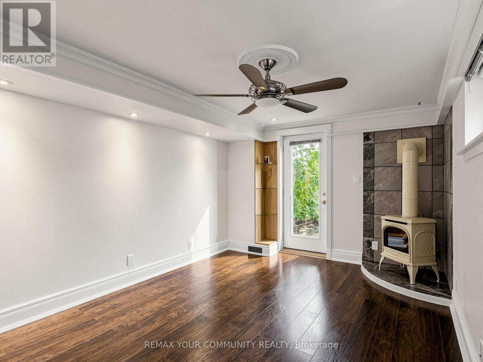 75 ST. ANDREWS COURT - 36