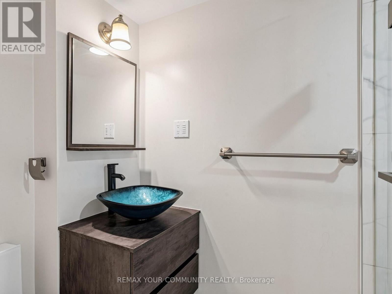 75 ST. ANDREWS COURT - 41
