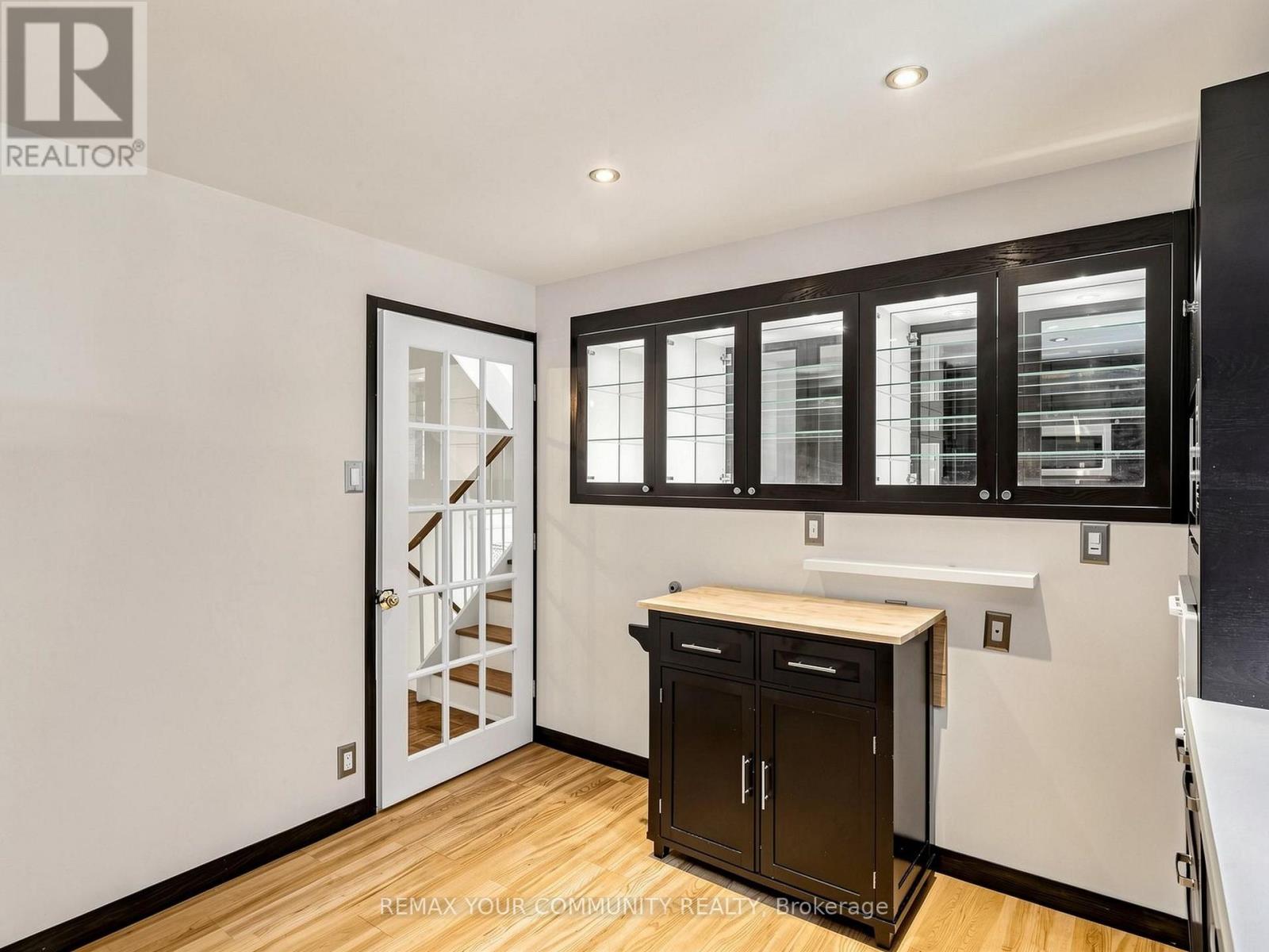 75 ST. ANDREWS COURT - 8