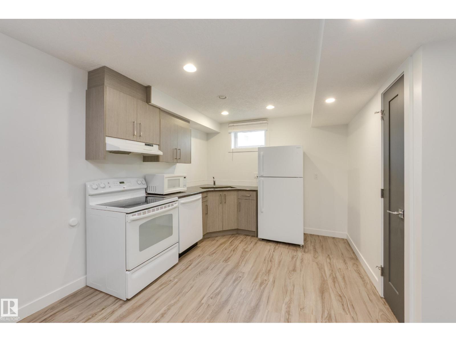 13112 90 ST NW - 29