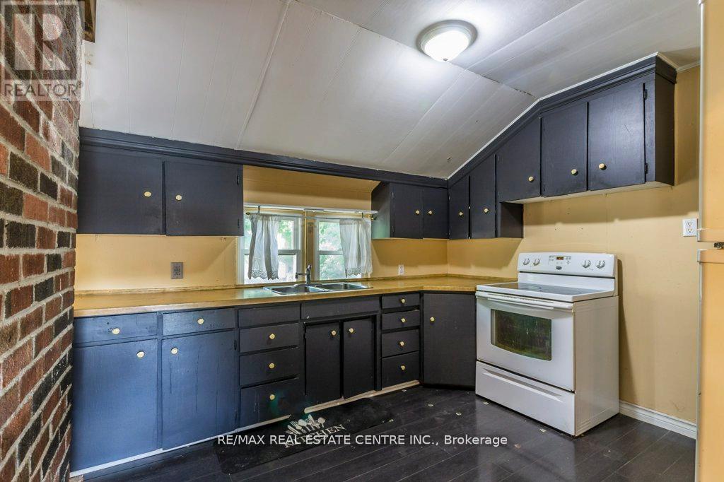 215-217 QUEEN STREET - 36
