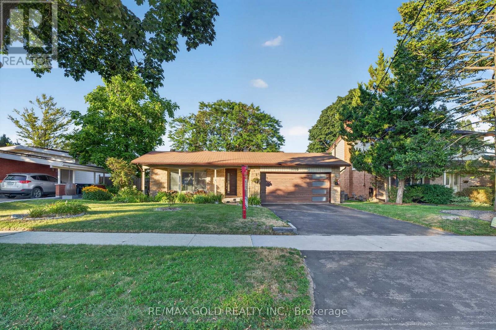 16 MONTEREY ROAD — photo 2