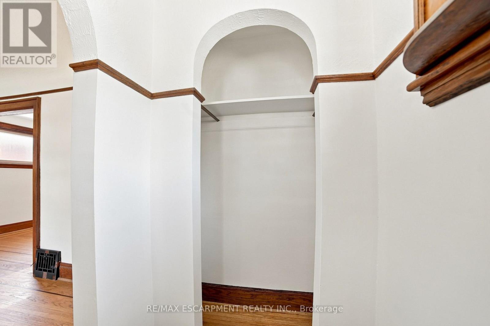 156 TRAGINA AVENUE N - 5