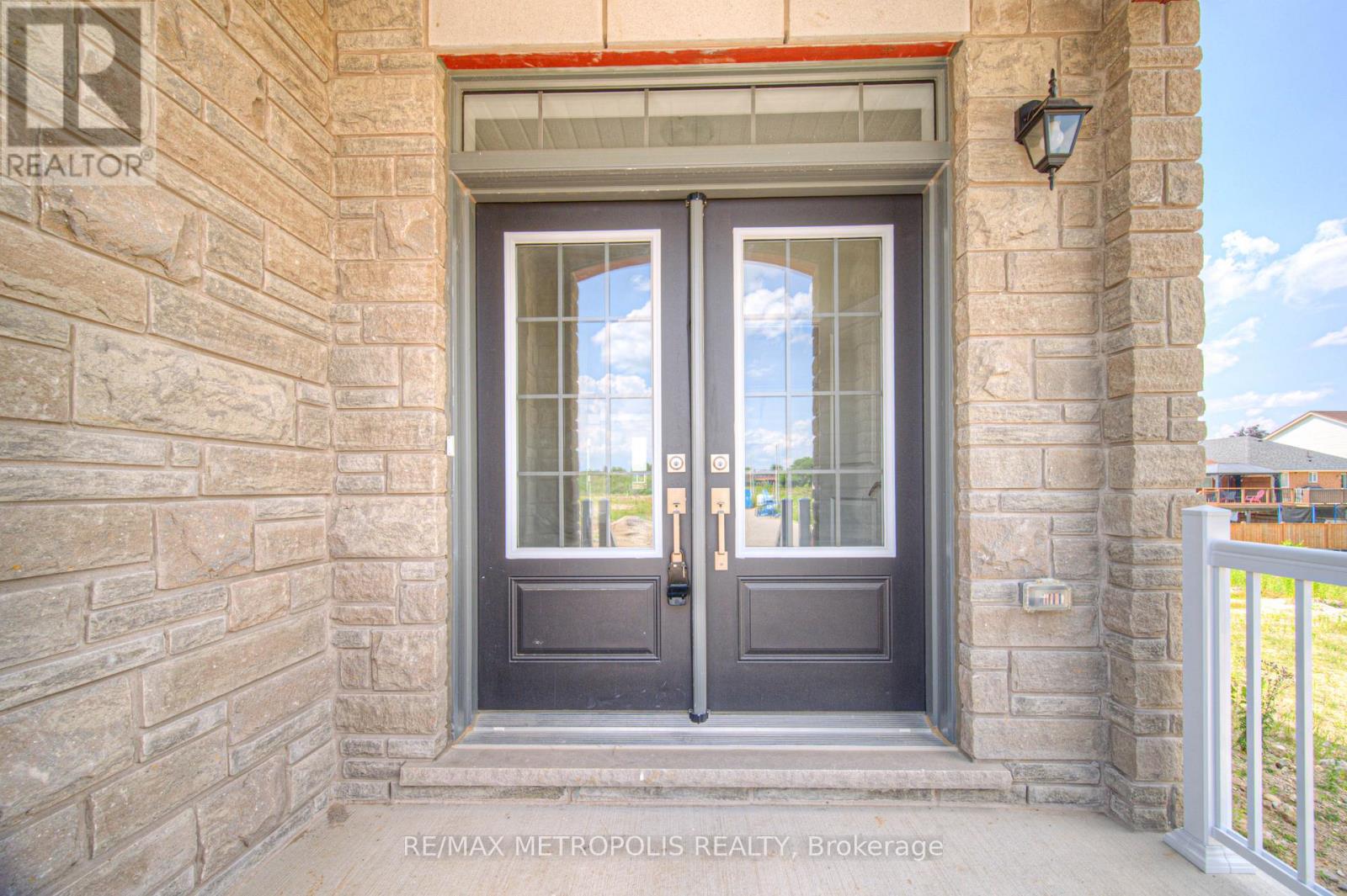 100 MOSS DRIVE - 4