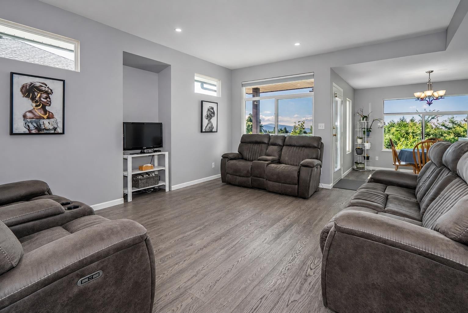 5 Bed, 3 Bath House for Sale in Mission – 33764 BLUEBERRY DRIVE, Mission – MLS# R3151838 - Image 4
