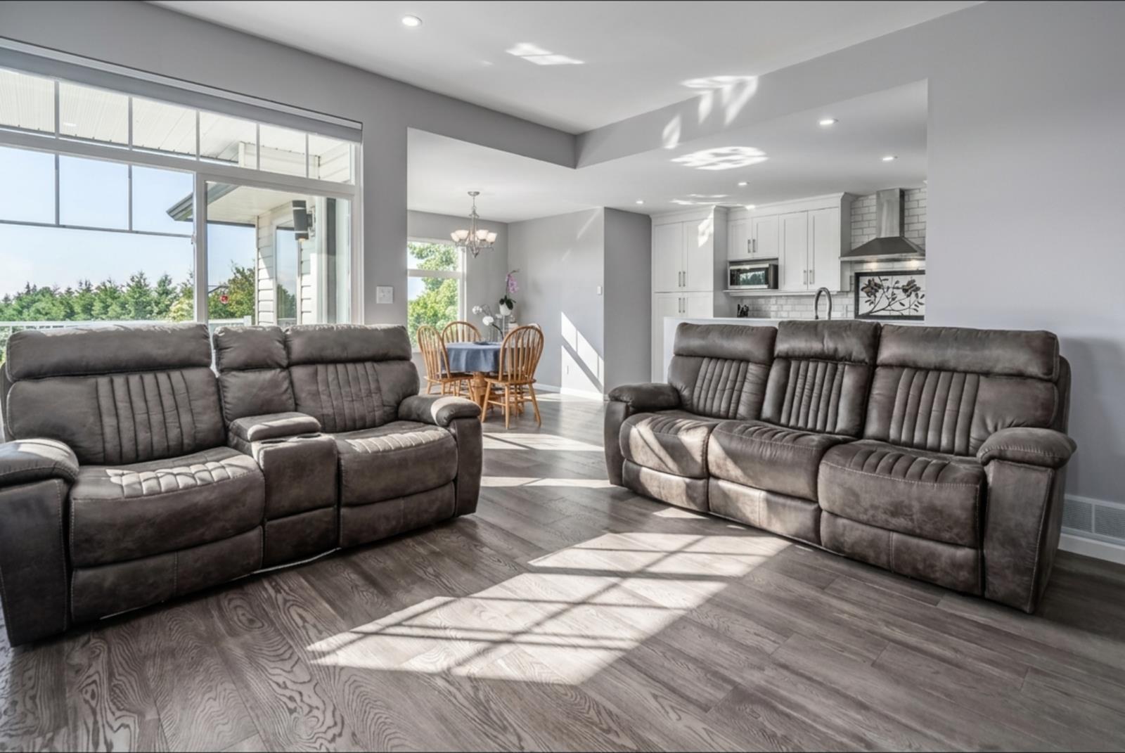 5 Bed, 3 Bath House for Sale in Mission – 33764 BLUEBERRY DRIVE, Mission – MLS# R3151838 - Image 3