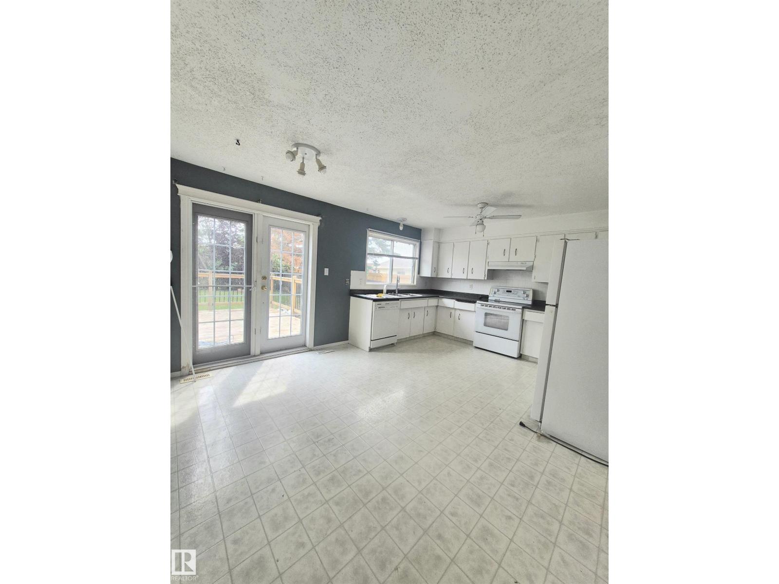 3801 33 AV - Image 11