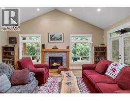 1703 Peligren Pl, Qualicum Beach, BC V9K2S3 Photo 17
