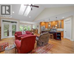 1703 Peligren Pl, Qualicum Beach, BC V9K2S3 Photo 23