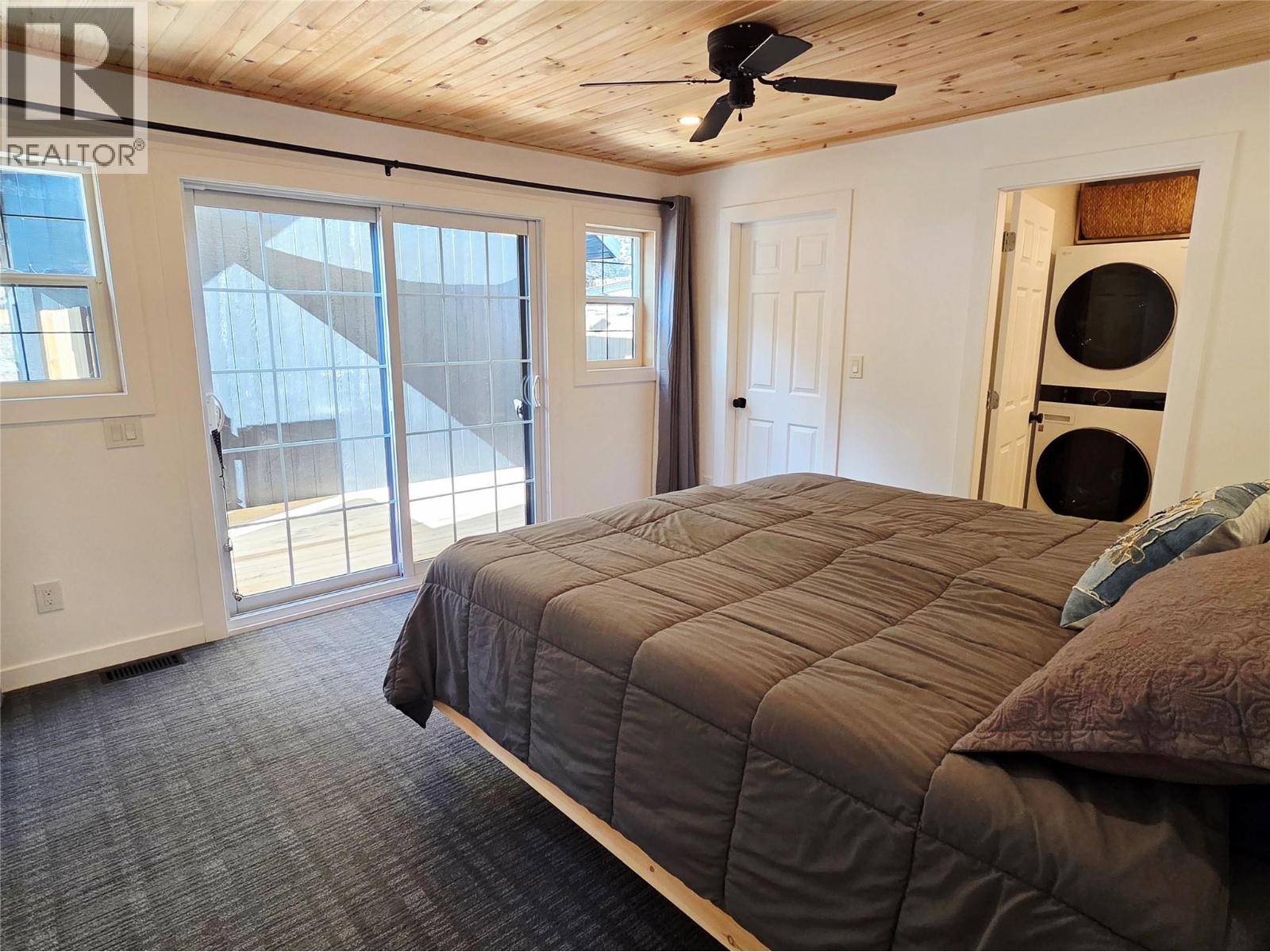 565 WALLINGER Avenue - Image 17