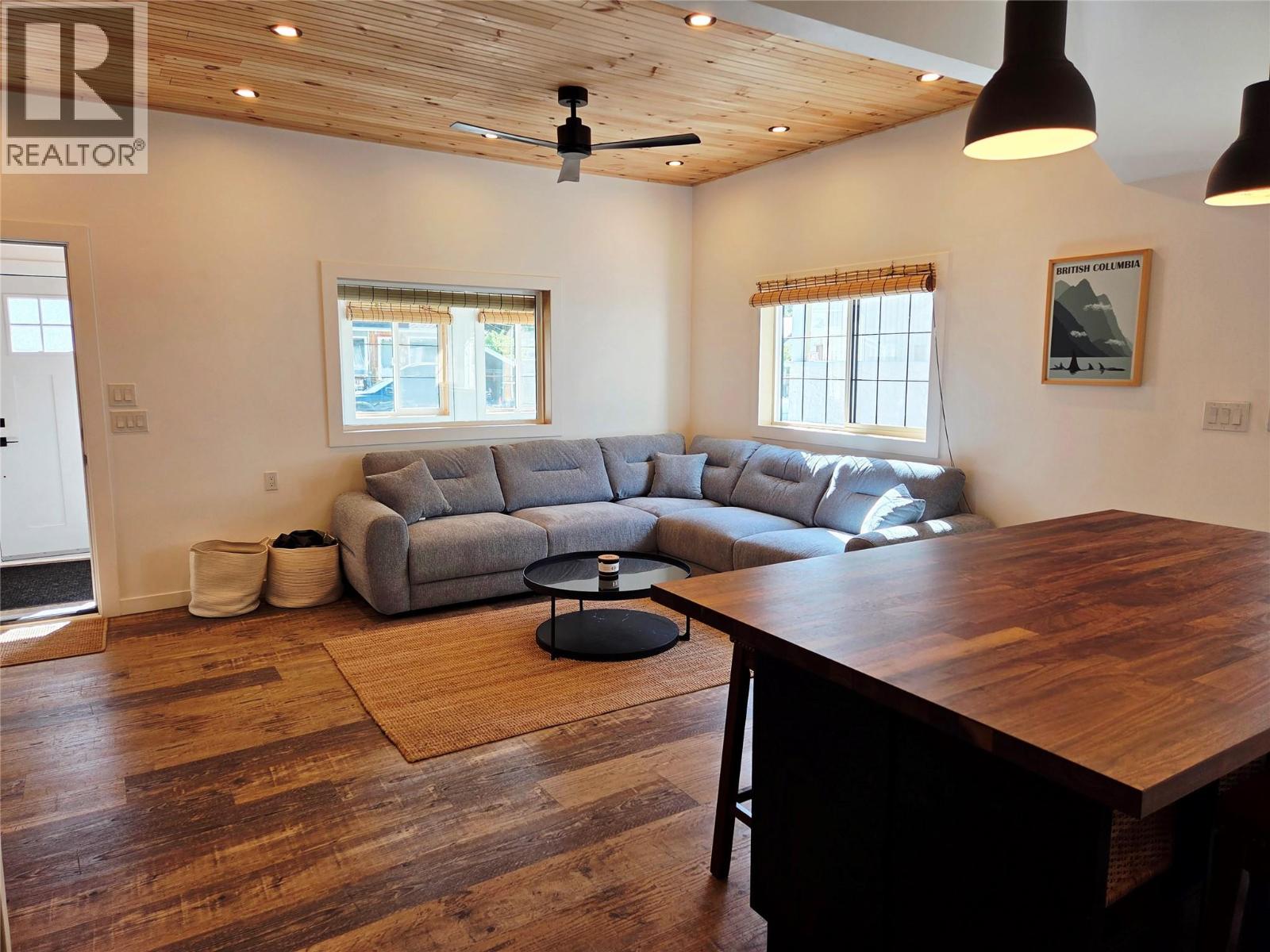 565 WALLINGER Avenue - Image 13