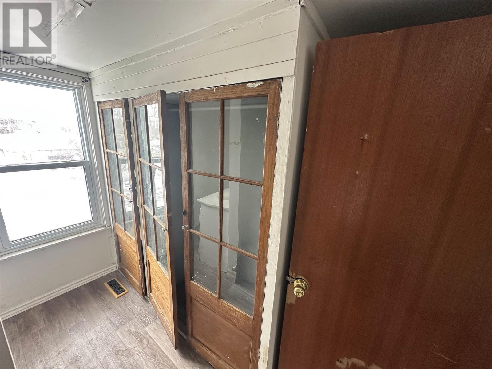 226 Birch ST - 8