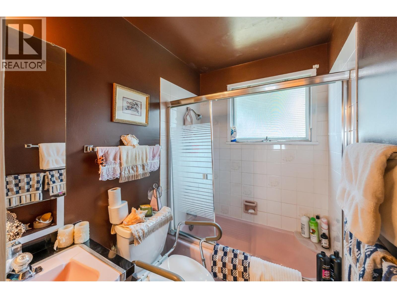  3935 Lakeside Road, Penticton