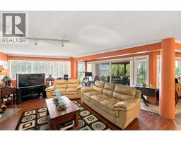 Foyer - 3935 Lakeside Road, Penticton, BC V2A8W1 Photo 11