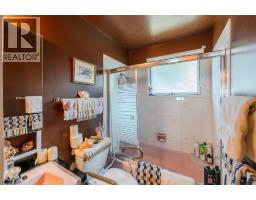 Den - 3935 Lakeside Road, Penticton, BC V2A8W1 Photo 14
