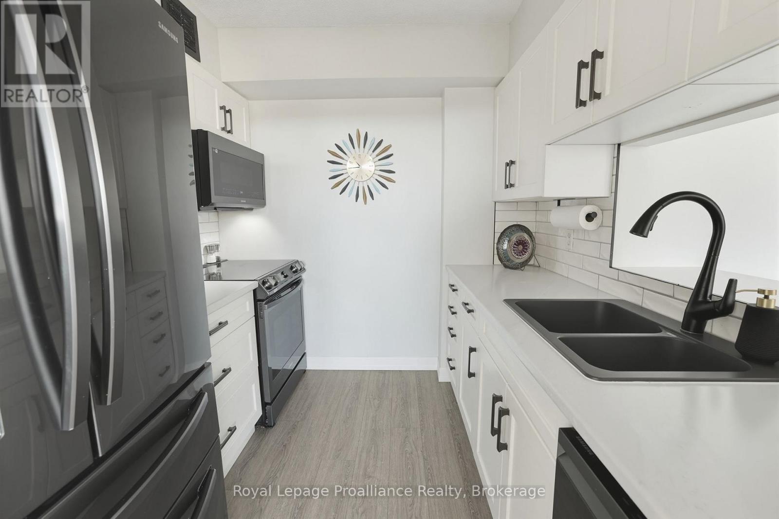 #1205 344 FRONT STREET - 14