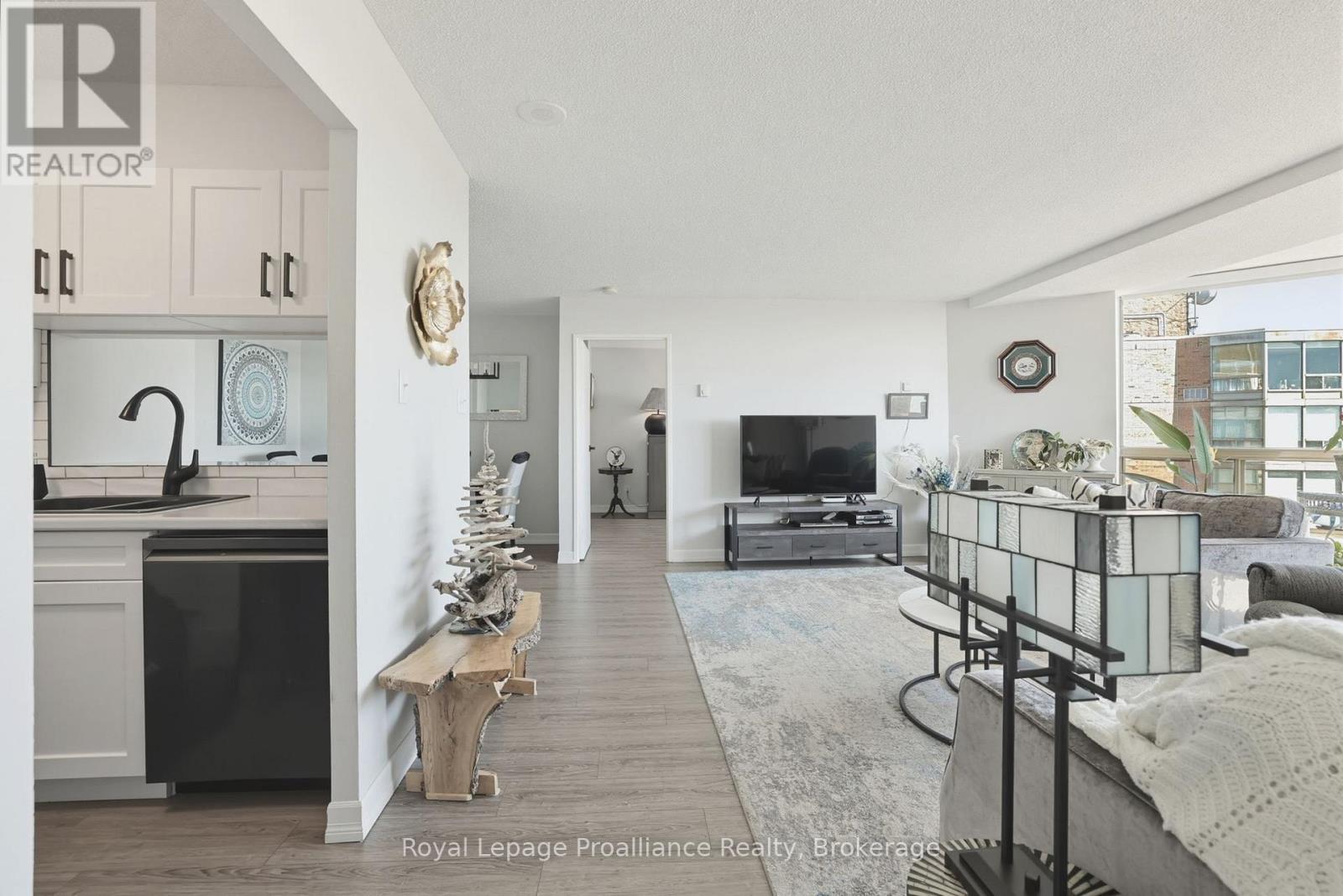 #1205 344 FRONT STREET - 32
