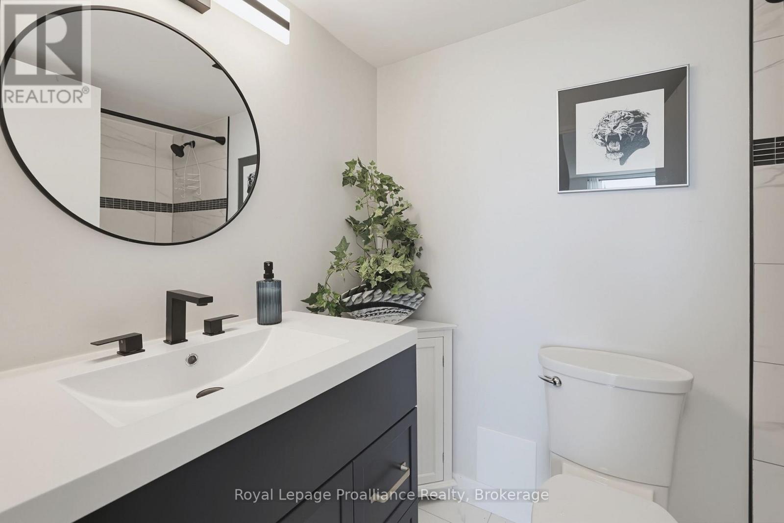 #1205 344 FRONT STREET - 35