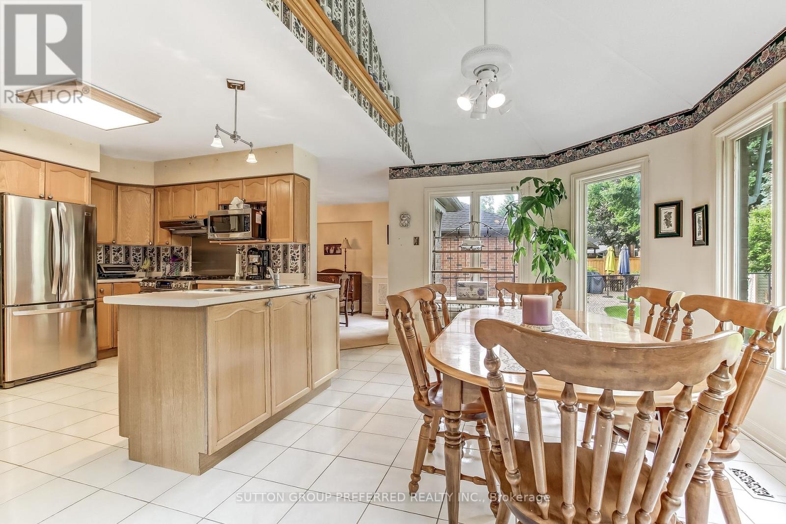 462 AMBLESIDE DRIVE - Image 11