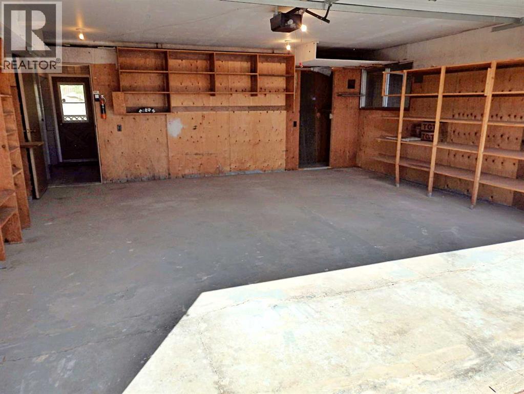 5402 50 Avenue - 45