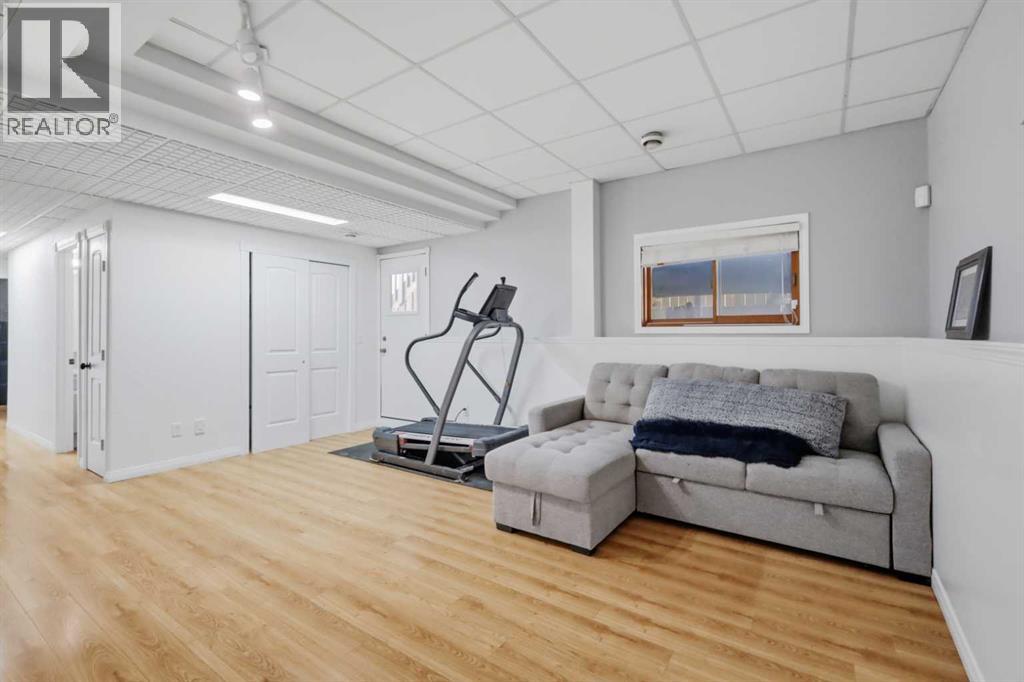 4640 47 Street - Image 31