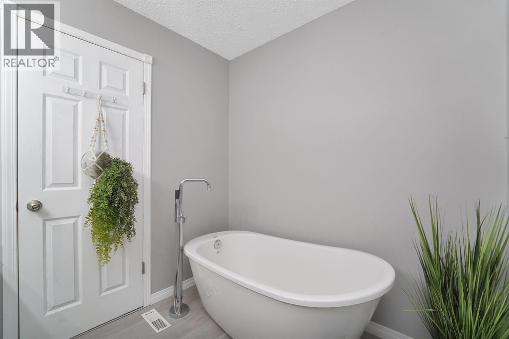 4640 47 Street - Image 23