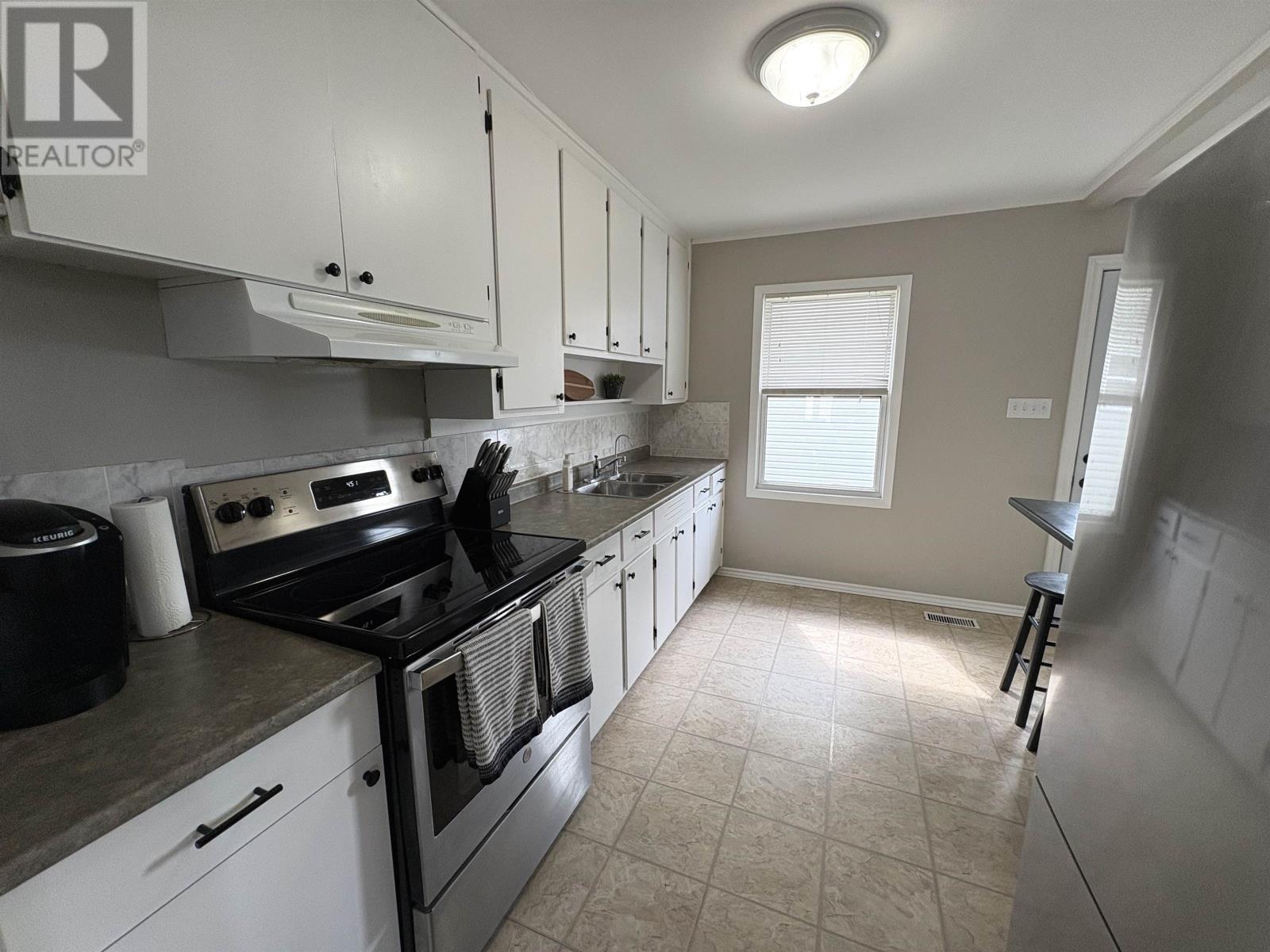 140 Christina ST E - Image 12