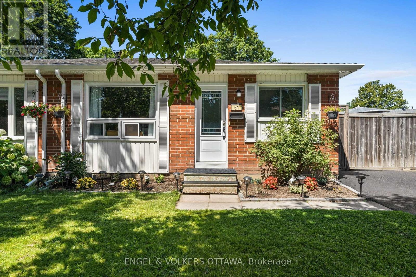 3 Bed, 1 Bath House for Sale in Ottawa – 51 MORTON DRIVE, Ottawa – MLS# X13635776 - Image 6