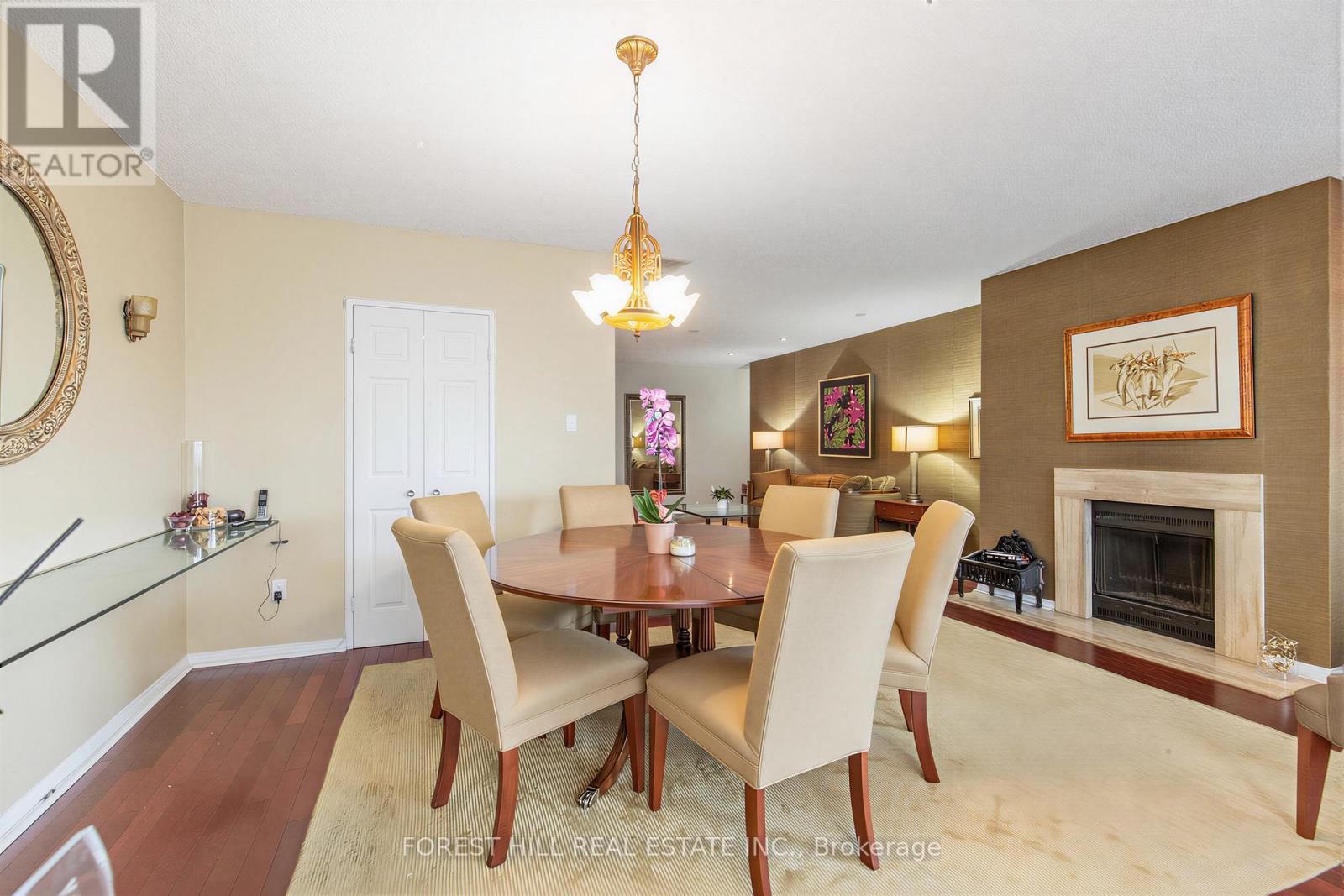 #PH01 15 MCMURRICH STREET - 15