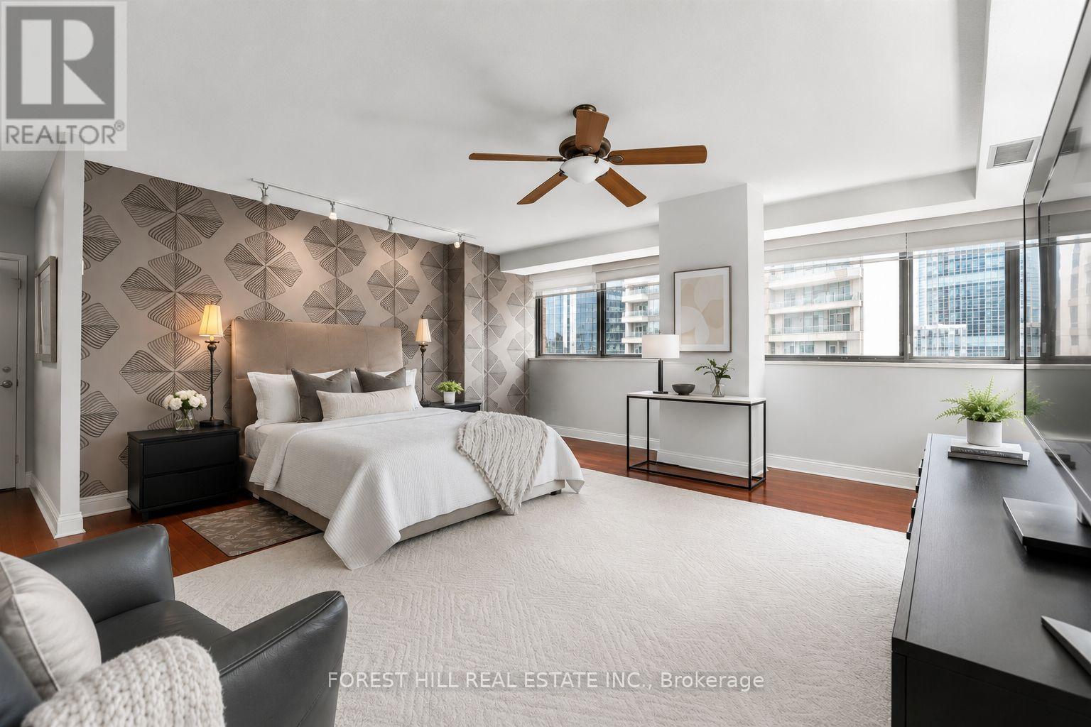 #PH01 15 MCMURRICH STREET - 19