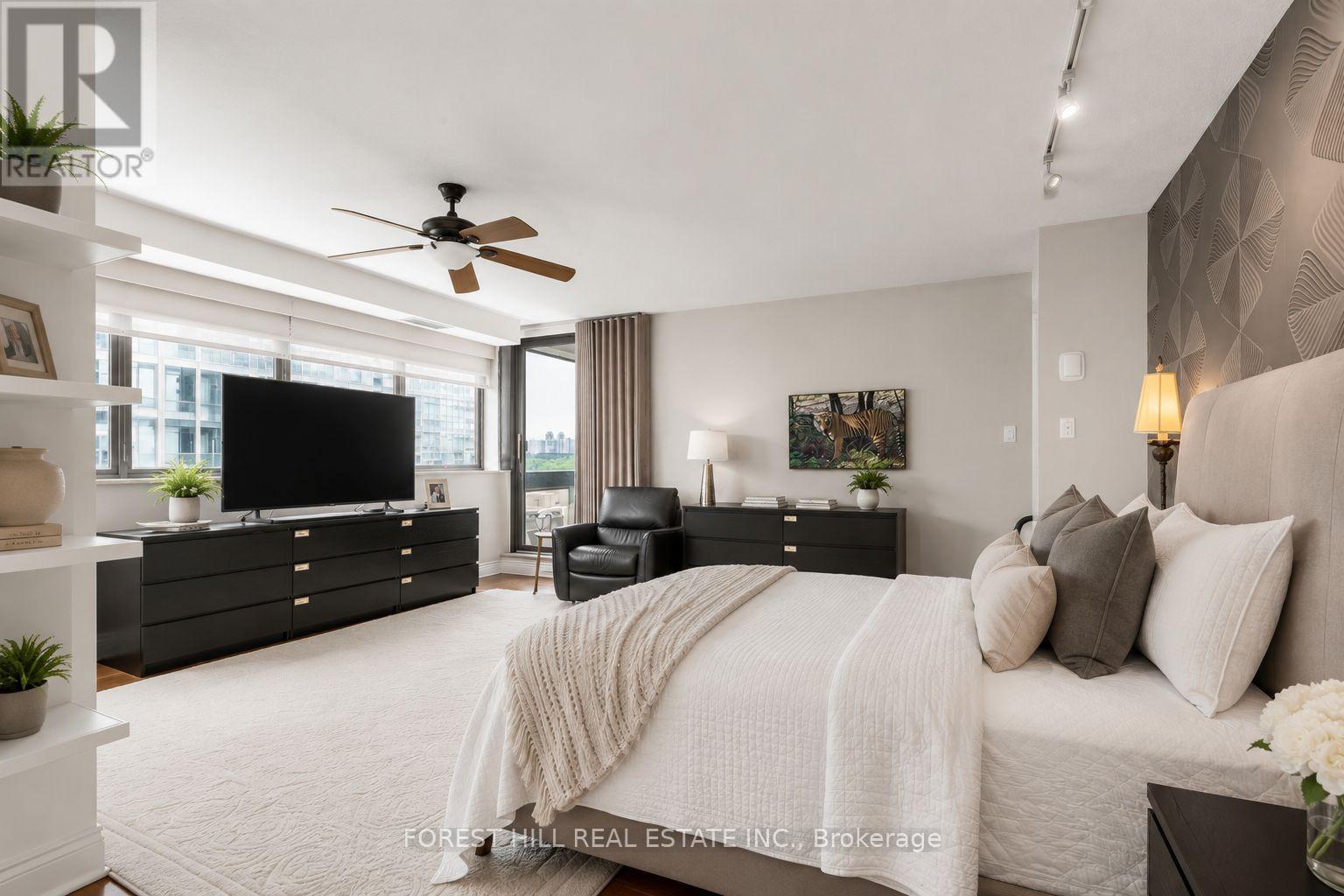 #PH01 15 MCMURRICH STREET - 21