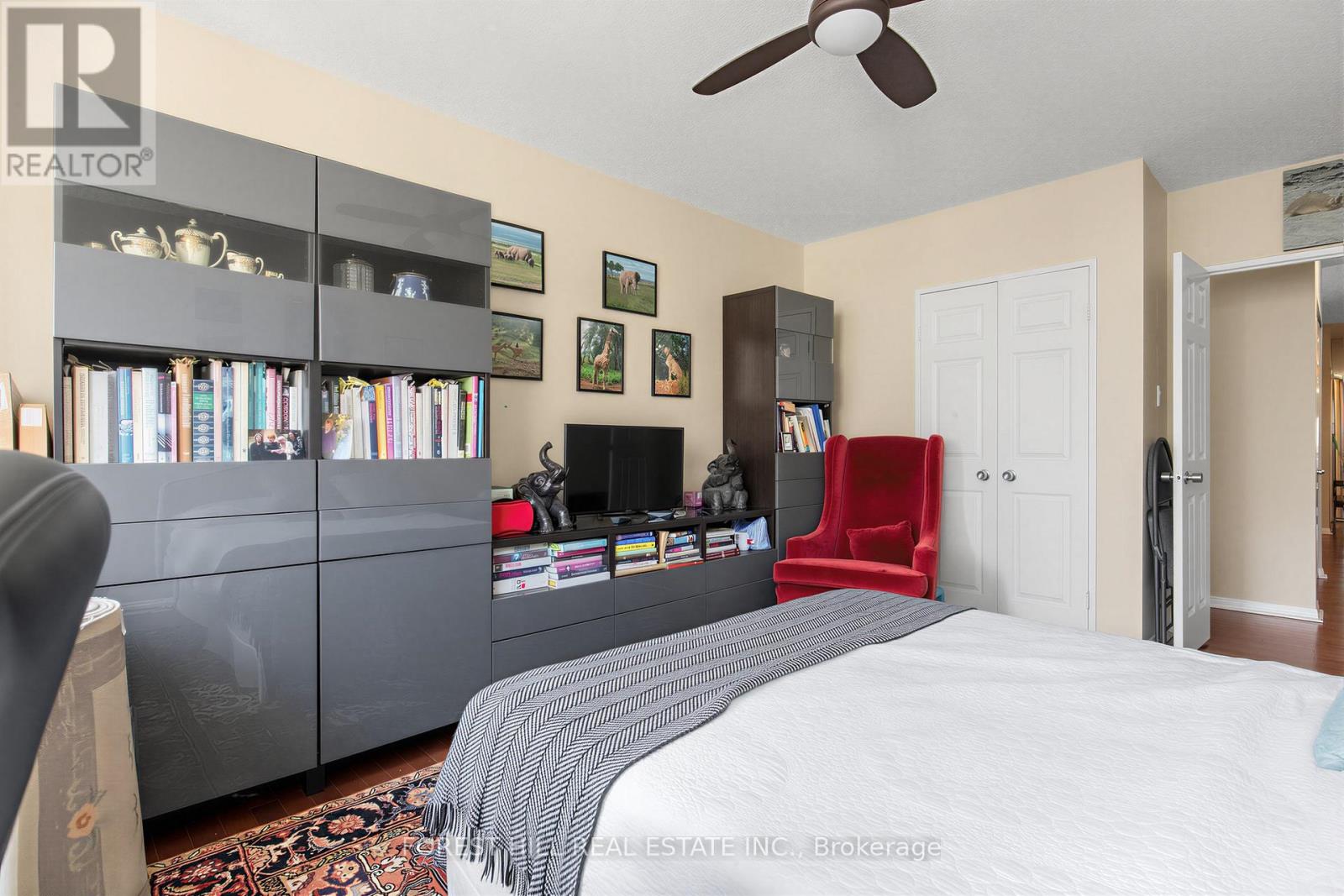#PH01 15 MCMURRICH STREET - 27