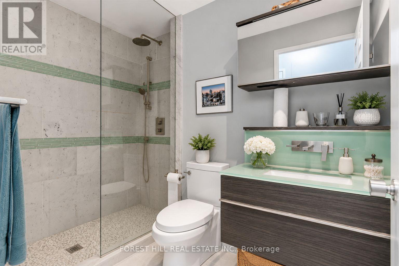 #PH01 15 MCMURRICH STREET - 28
