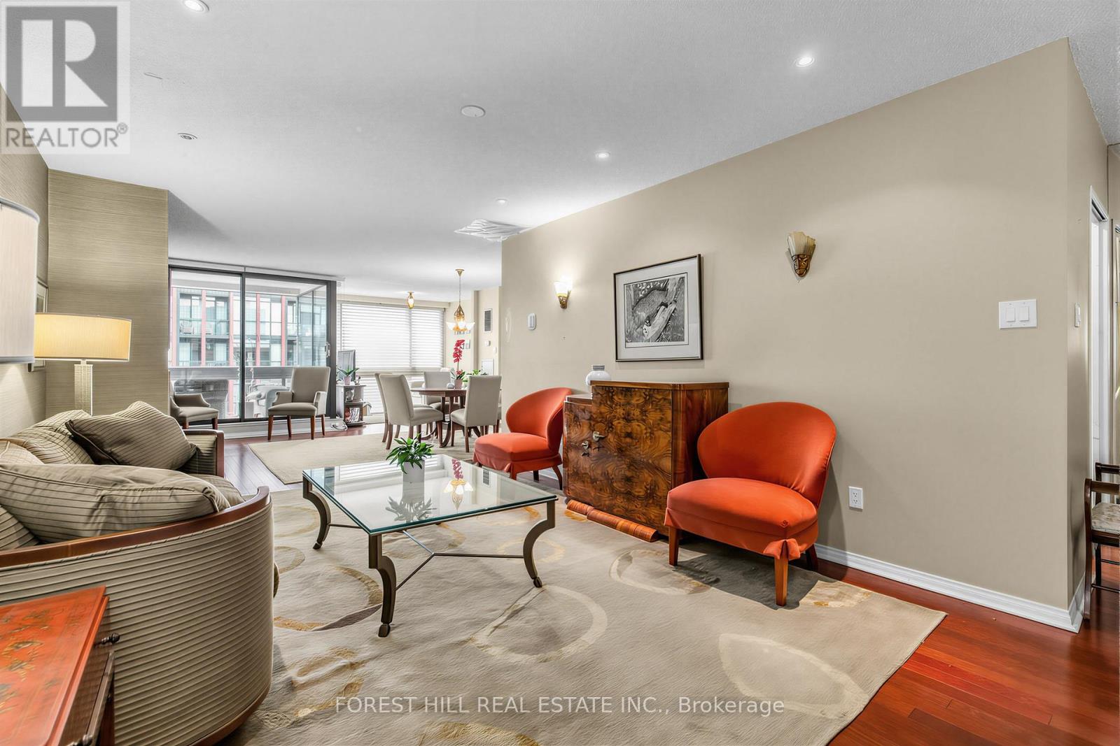 #PH01 15 MCMURRICH STREET - 3