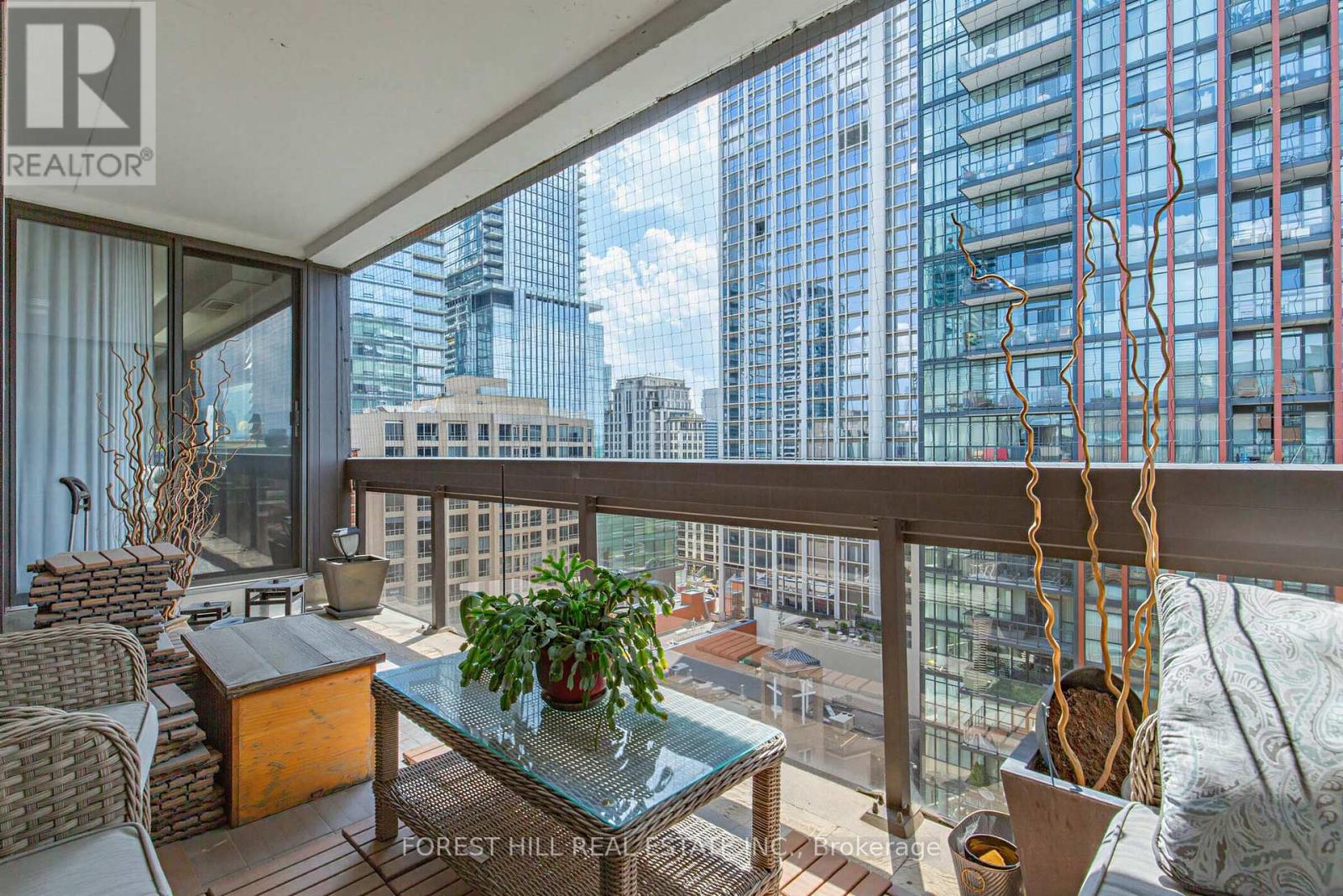 #PH01 15 MCMURRICH STREET - 30