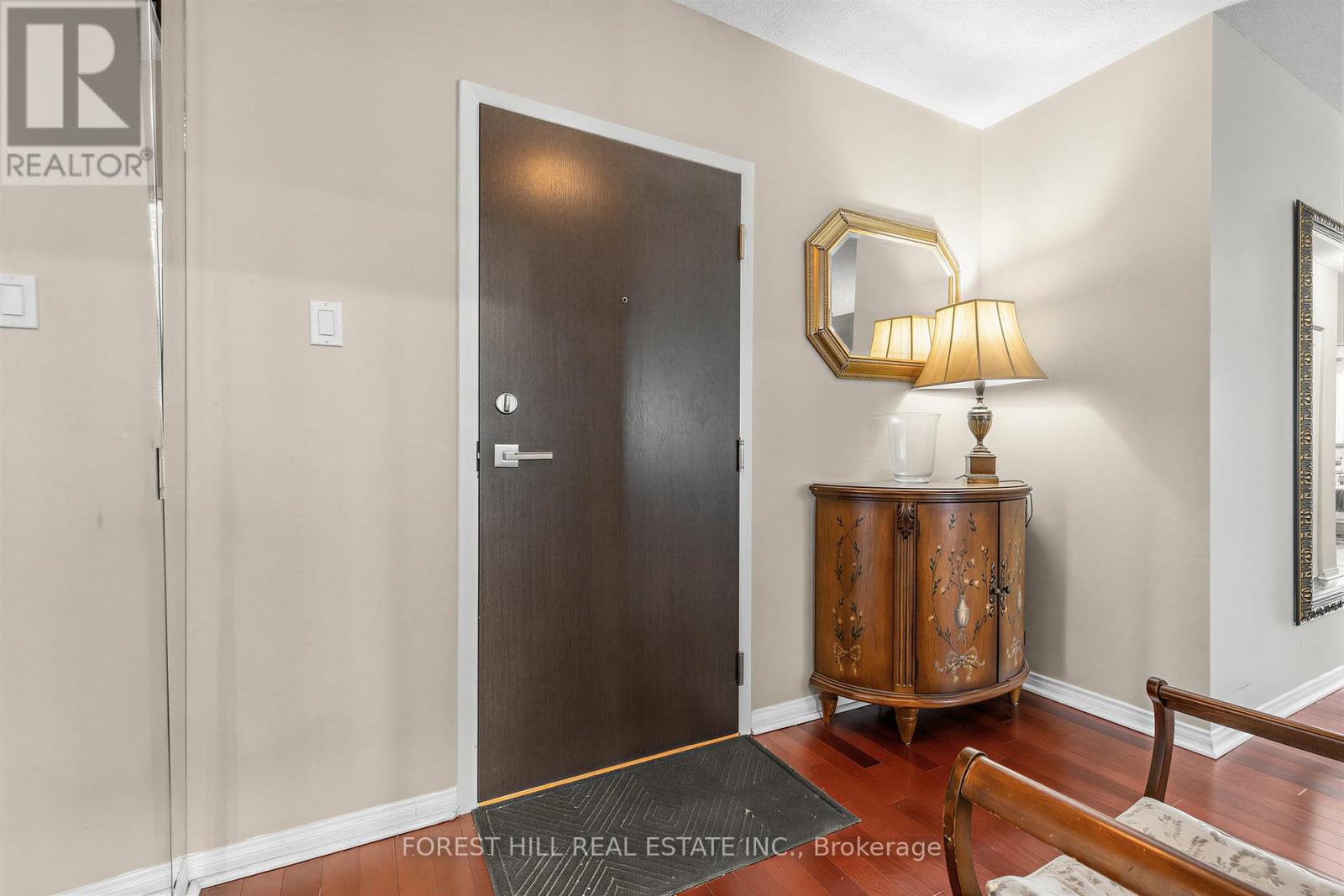 #PH01 15 MCMURRICH STREET - 32