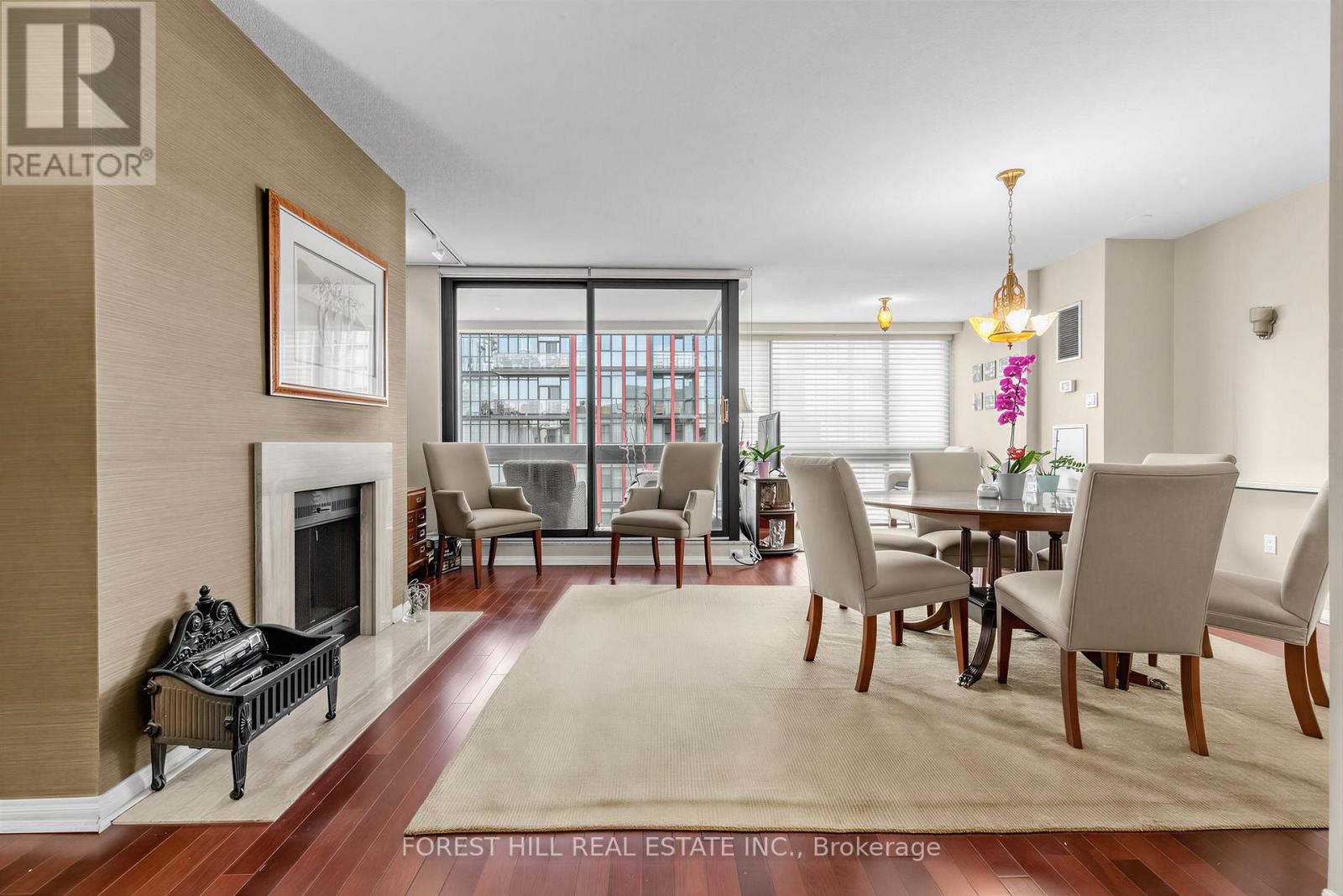 #PH01 15 MCMURRICH STREET - 8