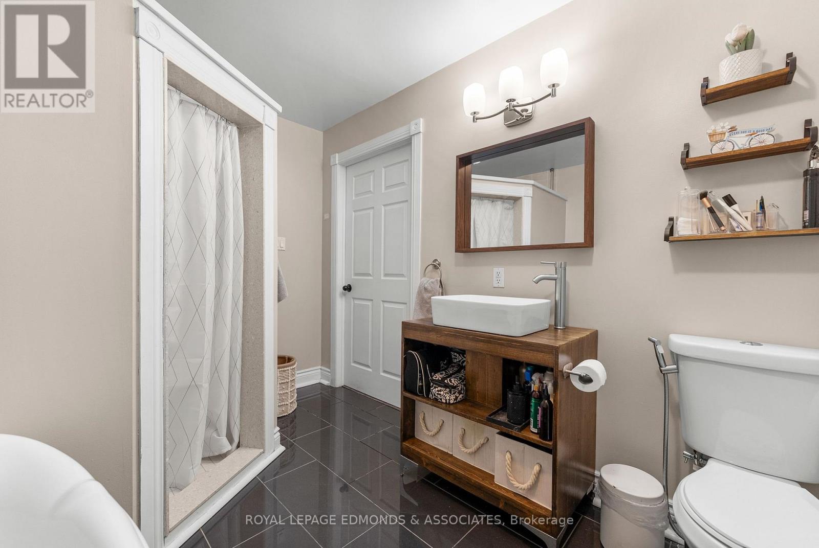31 SILKE DRIVE - 24