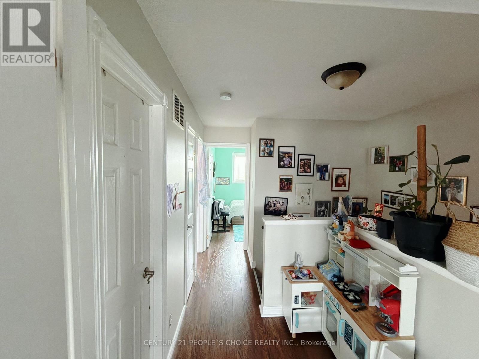 66 MICHAEL CRESCENT - 25