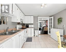 91 Campbell Avenue thumbnail 9