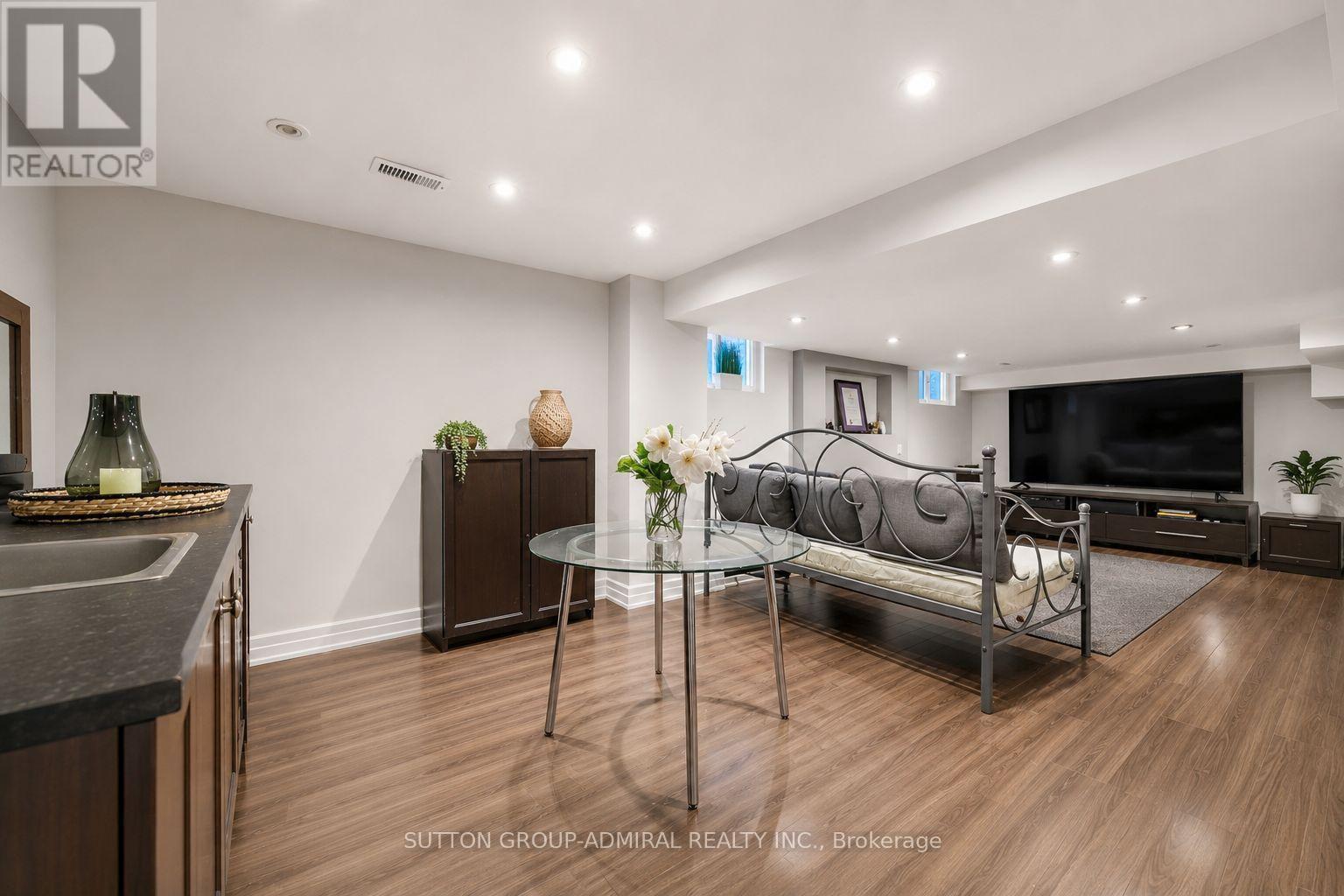 37 GRETMAN CRESCENT - 36